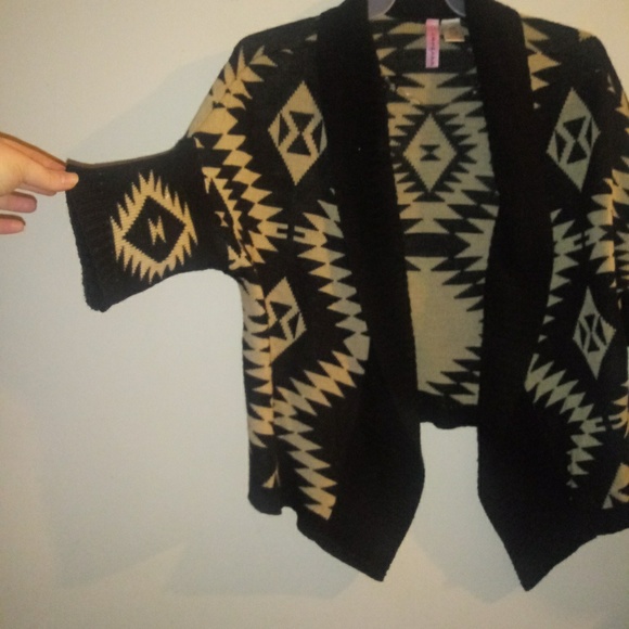 Aztec Print Sweater - Picture 2 of 5